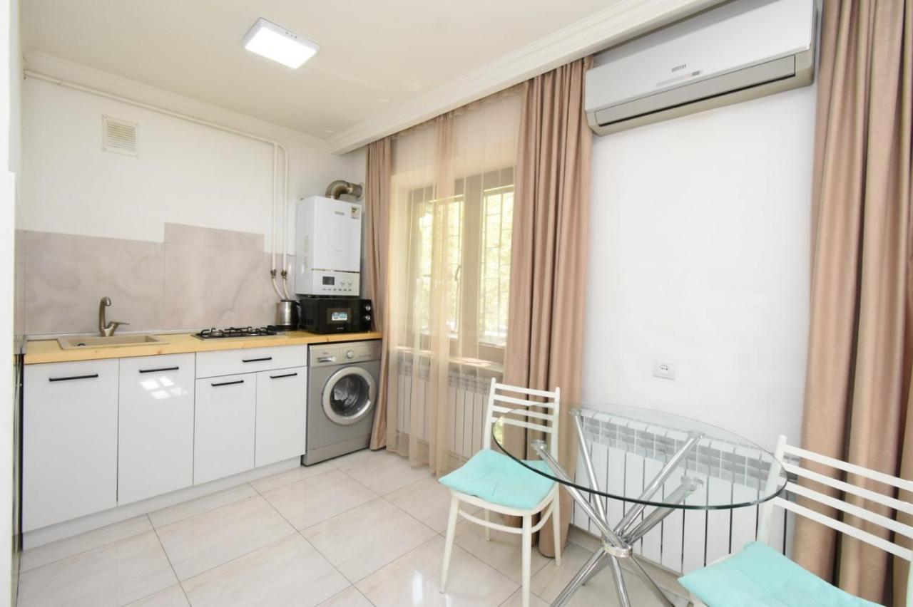 Cozy Apartment Near To The Metro H Kochar 19 Jereván Kültér fotó